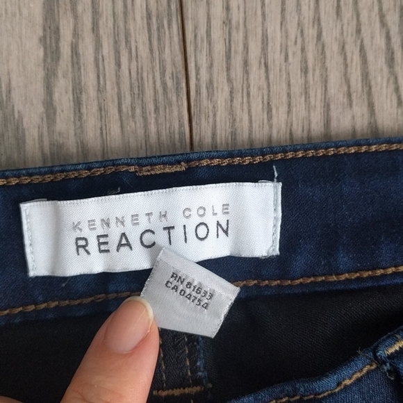 Beautiful crop jeans by Kenneth Cole reaction 🍀 - Picture 7 of 12